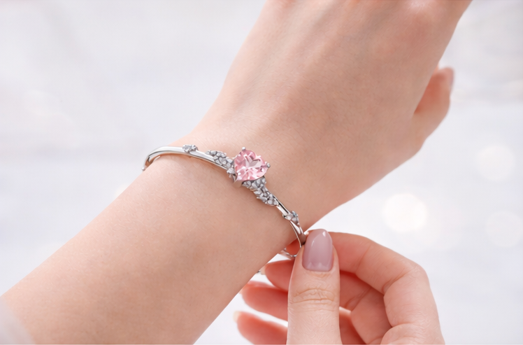 Eternal-Heart-Halo-Bracelet-on-Hand