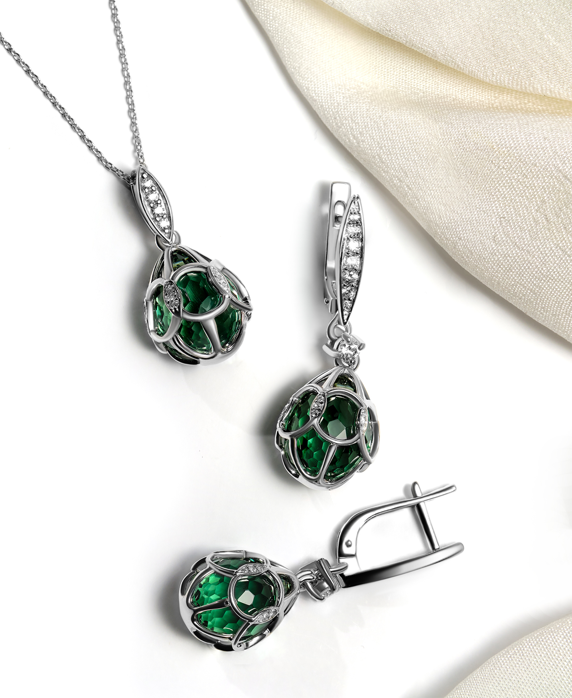 Green-Luxury-Minimal-Jewellery